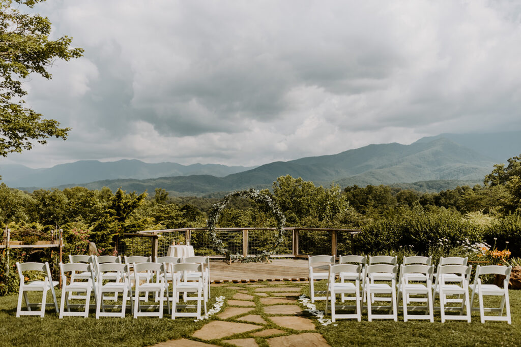 Above The Mist wedding venue in Gatlinburg, Tennessee, overlooks the mountaintops and is really accessible.